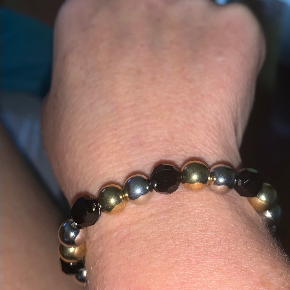 Elegant Black, Gold, and Silver Beaded stretch Bracelet - Picture 4 of 5